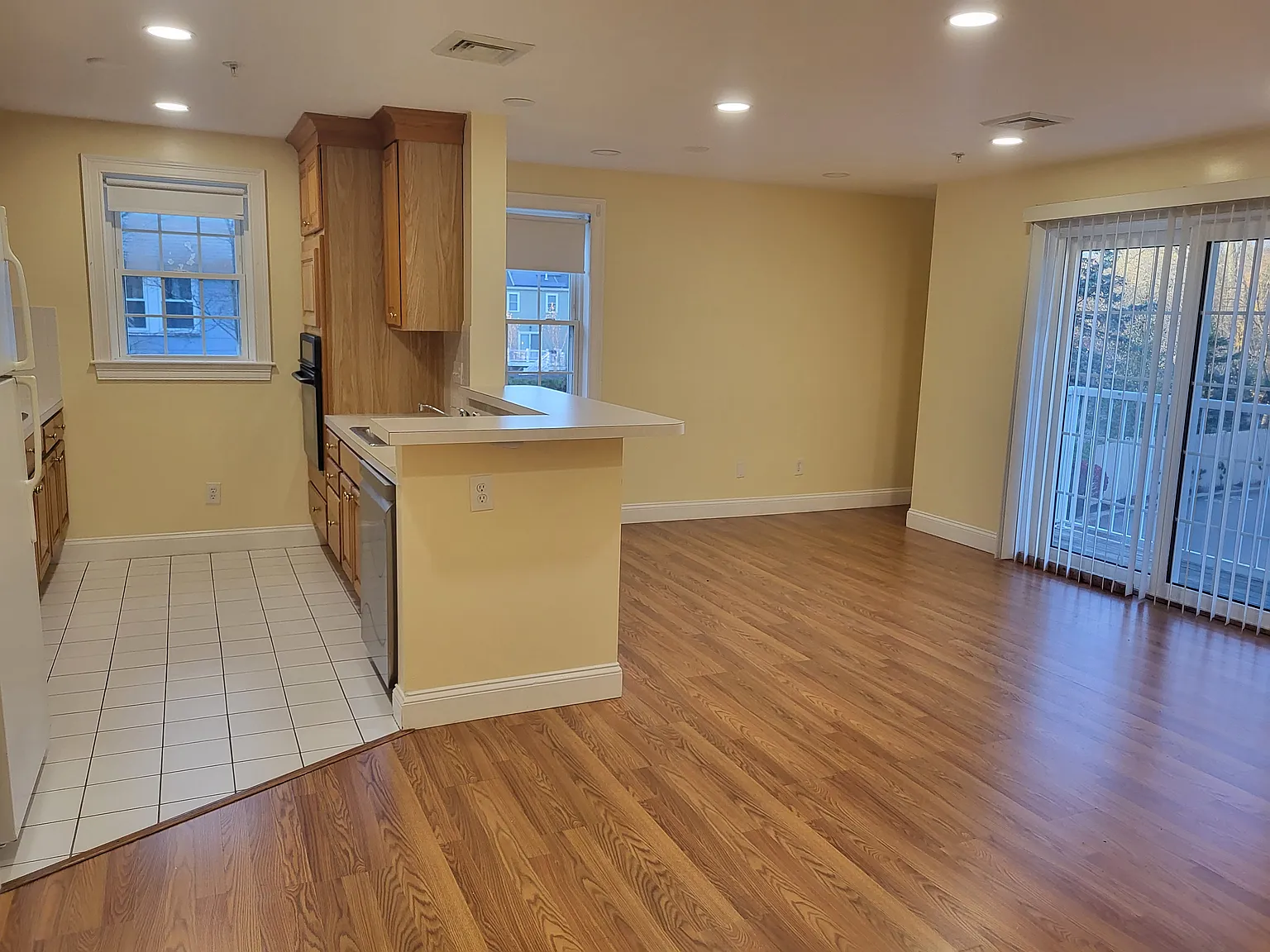 2 bed, 1000 sqft, $3,500 — Photo 3
