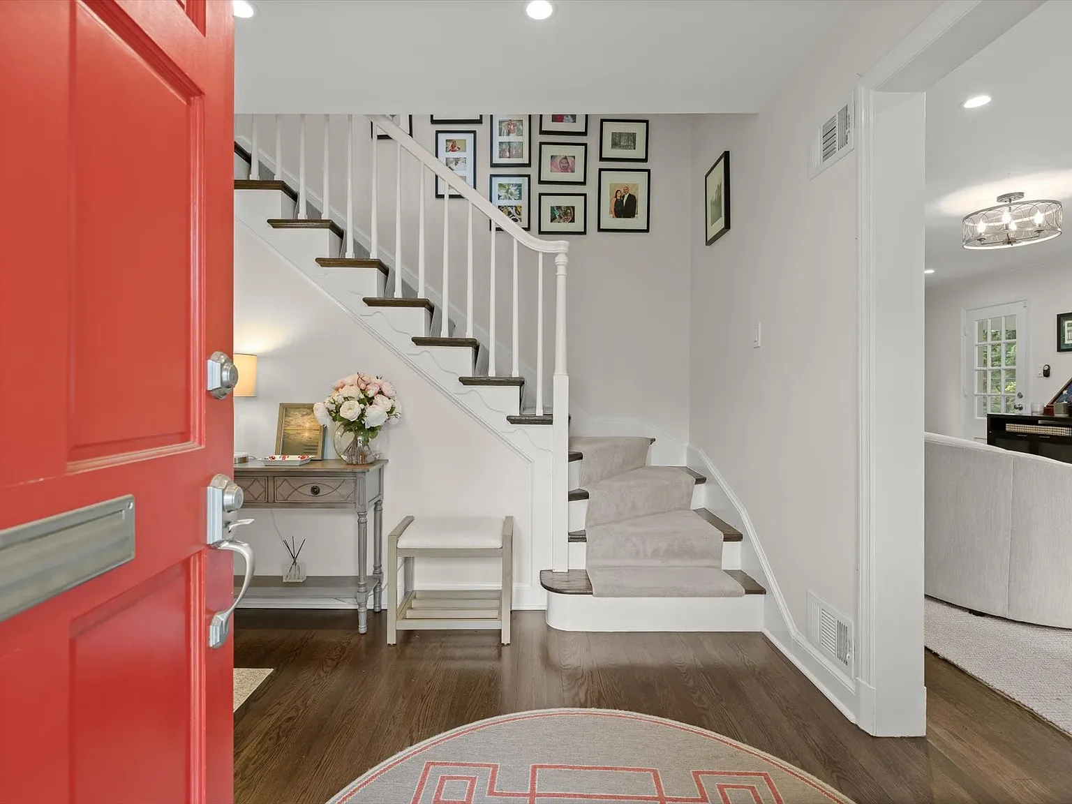 4 bed, 3.5 bath, 3000 sqft, $6,900 — Photo 4
