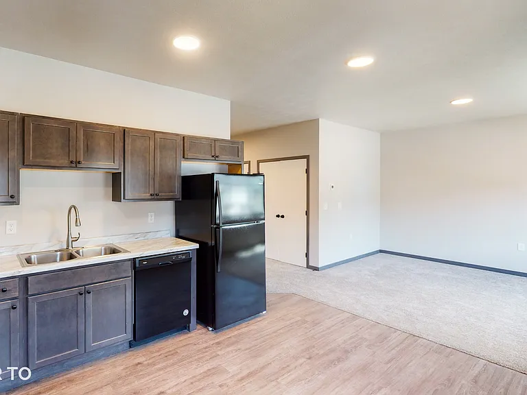 5800 Sunnybrook Plz — Photo 101