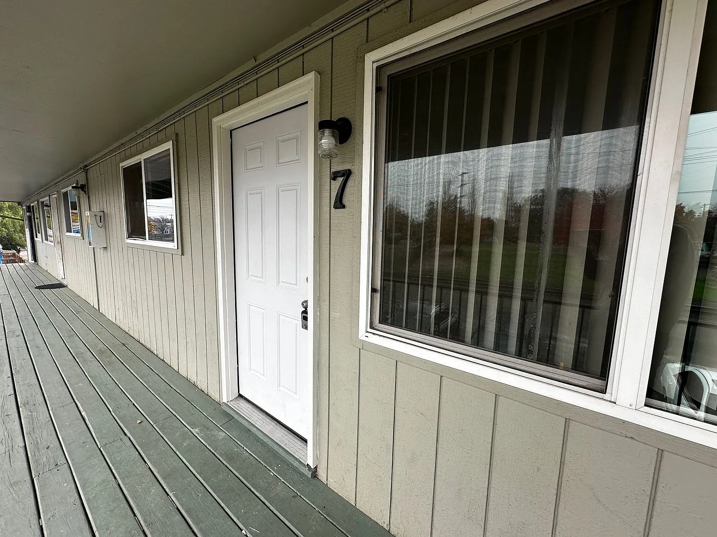 113 — Photo 2
