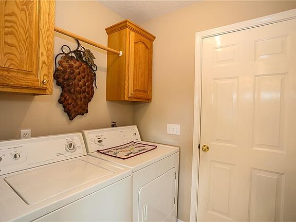 4th image of 700 Glasgow Ln