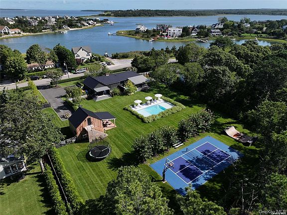 2nd image of 32 Inlet Road W