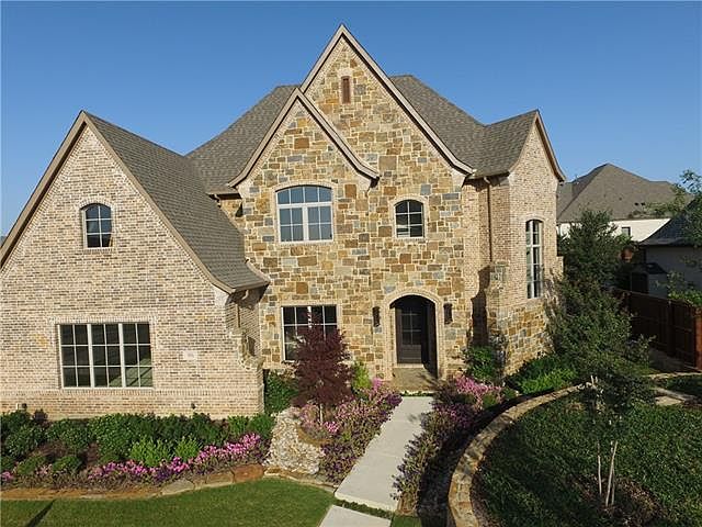 1st image of 916 Giverny Ln