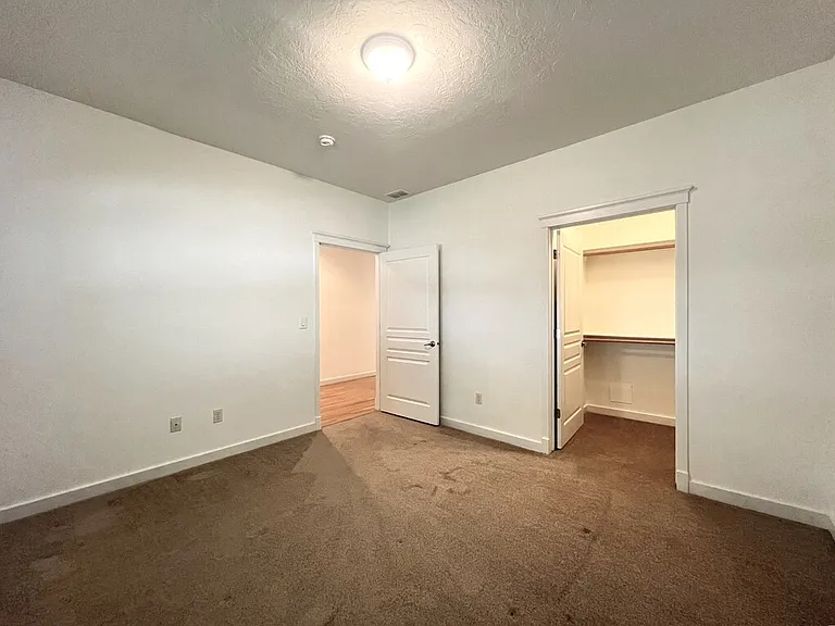 717 W Claire St — Photo 10