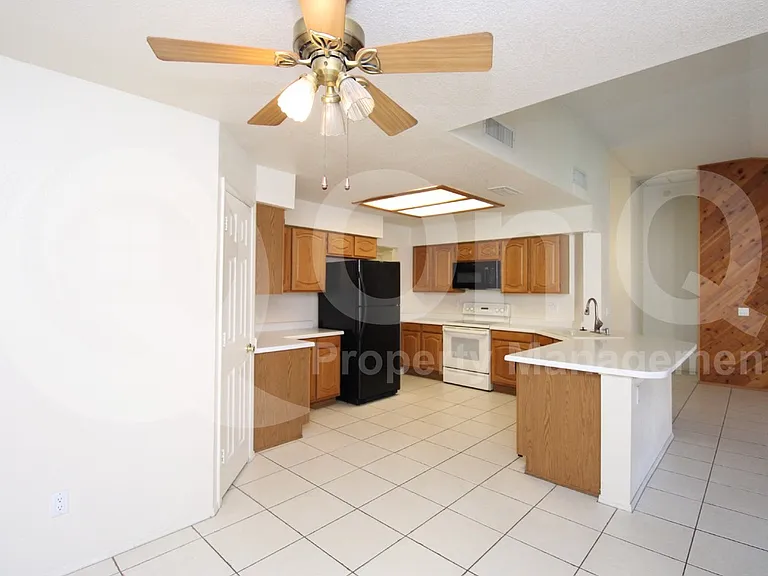 1560 W Kent Dr — Photo 5