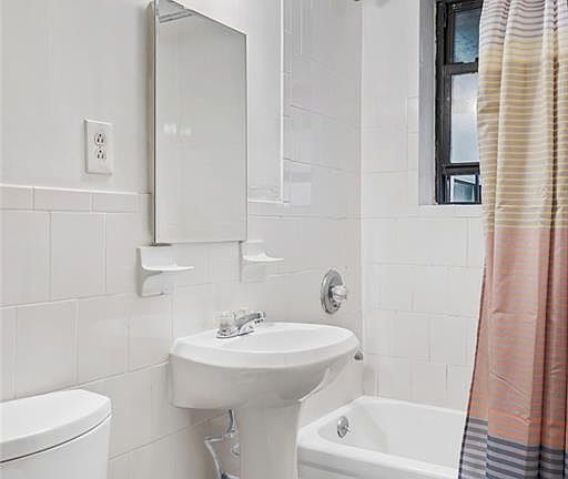 4th image of 55 Avenue 12