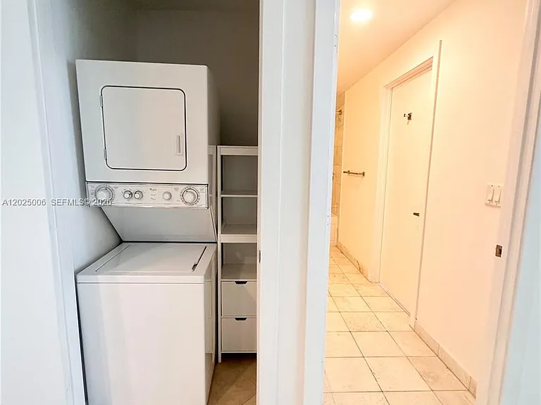 1060 Brickell Ave #2515 — Photo 16