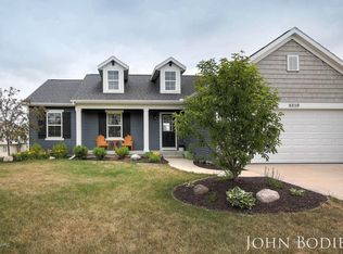 8310 Stonington Dr, Jenison, MI 49428