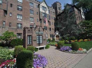 155 Garth Rd APT 1B, Scarsdale, NY 10583