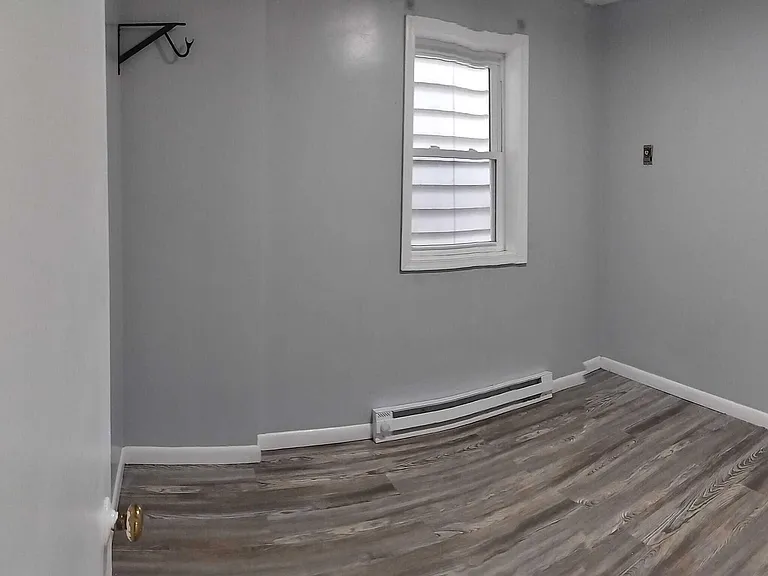 141 Grove St — Photo 4