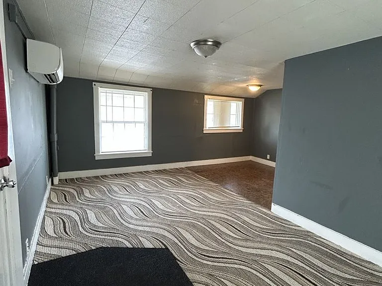 107 W Lindburg St — Photo 3