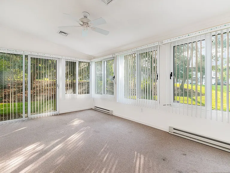660 Springhouse Ln — Photo 22