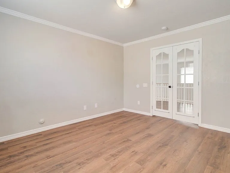 2143 W Marconi Ave — Photo 46