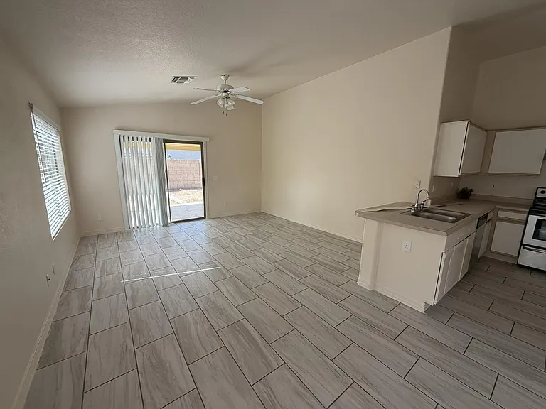 8563 W Mission Ln — Photo 10