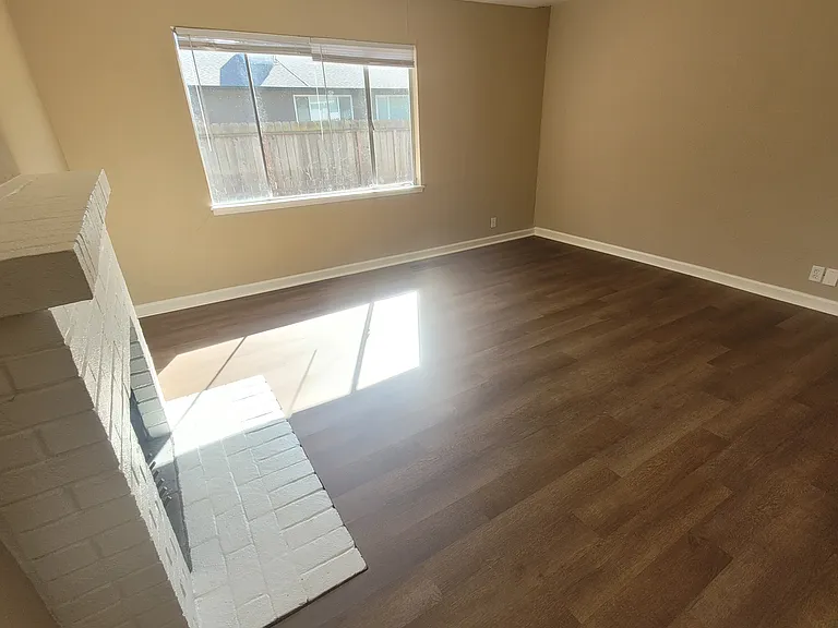 3012 Elmwood Ave — Photo 7