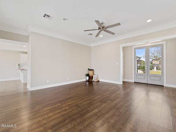 5th image of 402 Glade Blvd