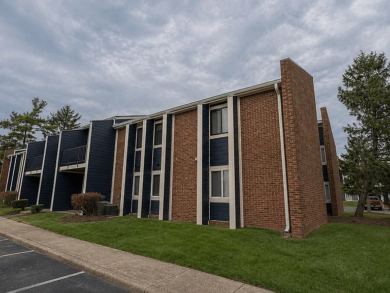 Crestview at Louisville Apartments — Photo 35