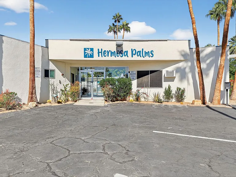 588 E. Mel Avenue - Hermosa Palms — Photo 31