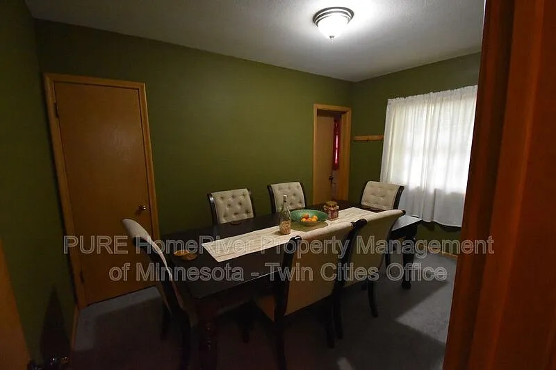 4 bed, 2.0 bath, 1872 sqft, $2,575 — Photo 4