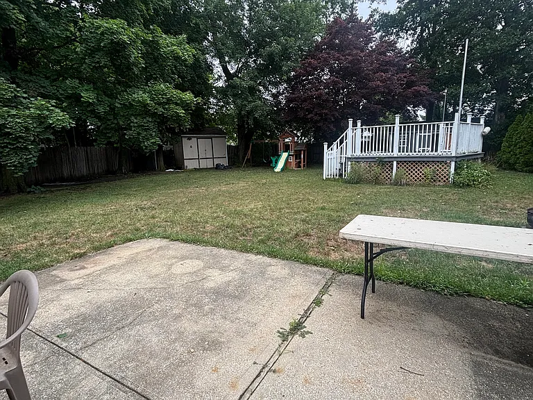 Maple Dr — Photo 25