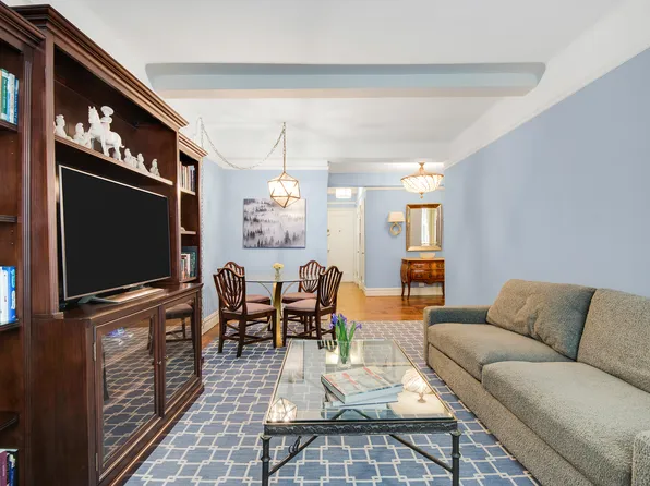 11 West 69th Street image 3 of 12