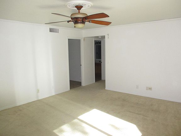 2nd image of 5521 W Ivanhoe St