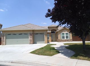 1616 Greenfield Ave, Clovis, CA 93611