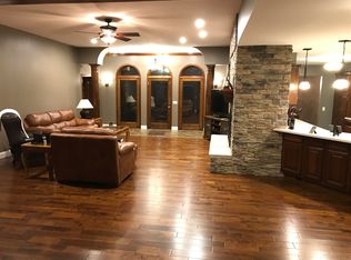801 Cimarron Cir, Farmington, MO