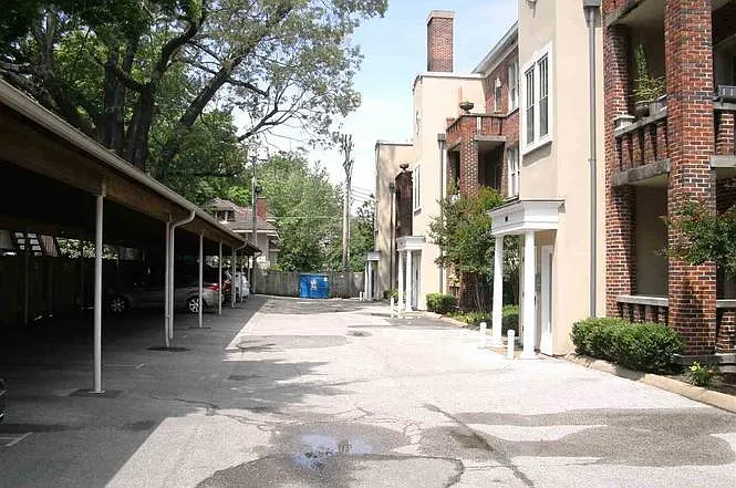 2 bed, 2.5 bath, 1240 sqft, $1,800 — Photo 2