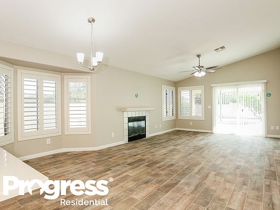 4th image of 2819 E Villa Theresa Dr