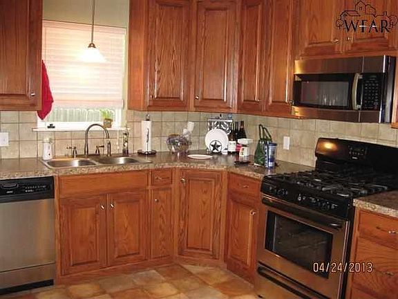 5th image of 4654 Stanford Ave
