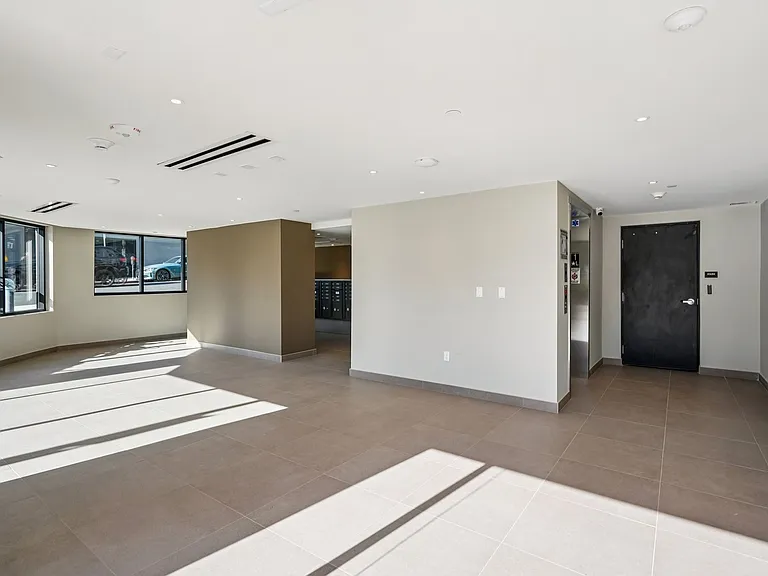 10431 Santa Monica — Photo 5