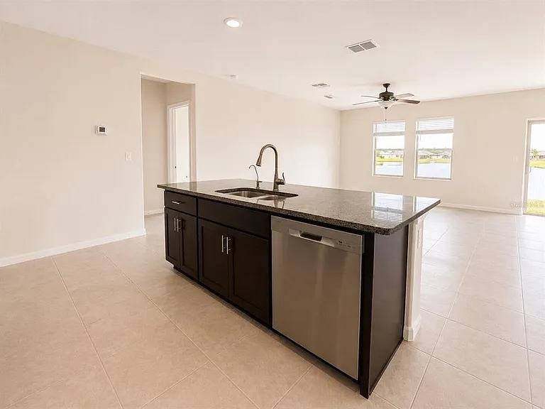 5462 Grays Harbor Ct — Photo 7