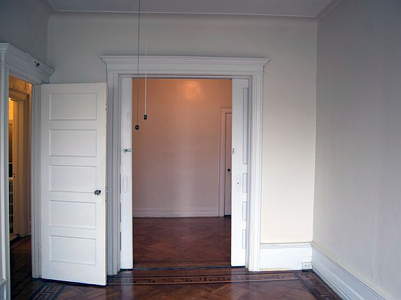 4th image of 314 E 32nd St