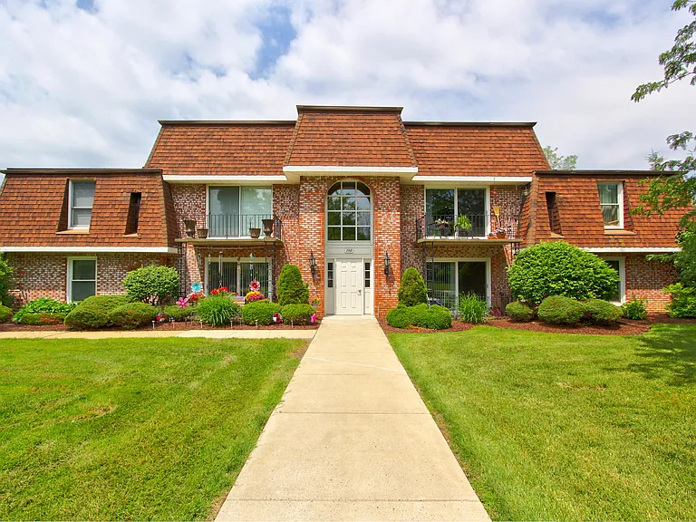 Quakertowne — Photo 12