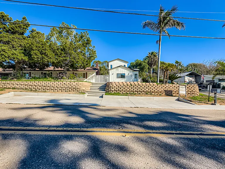 1656 York Dr — Photo 15