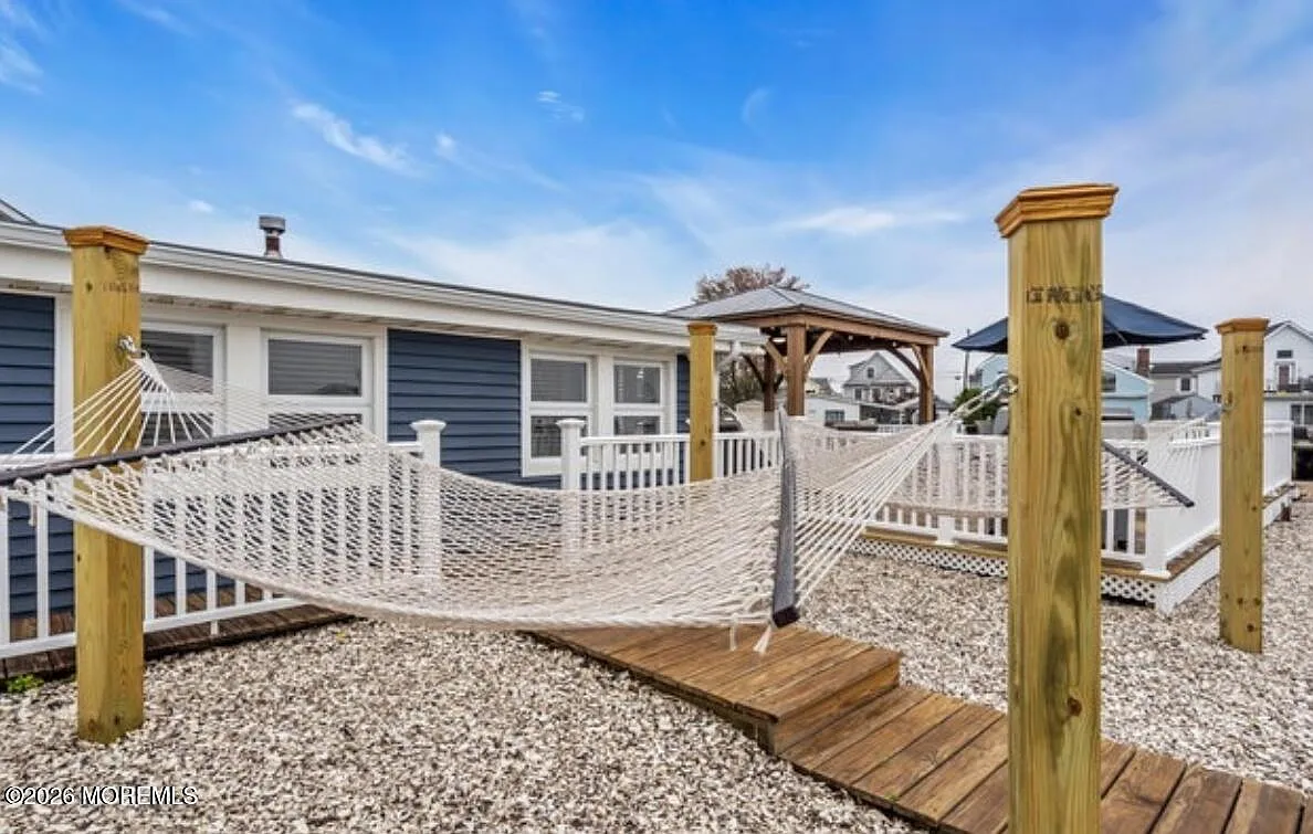 3 bed, 1200 sqft, $2,500 — Photo 3