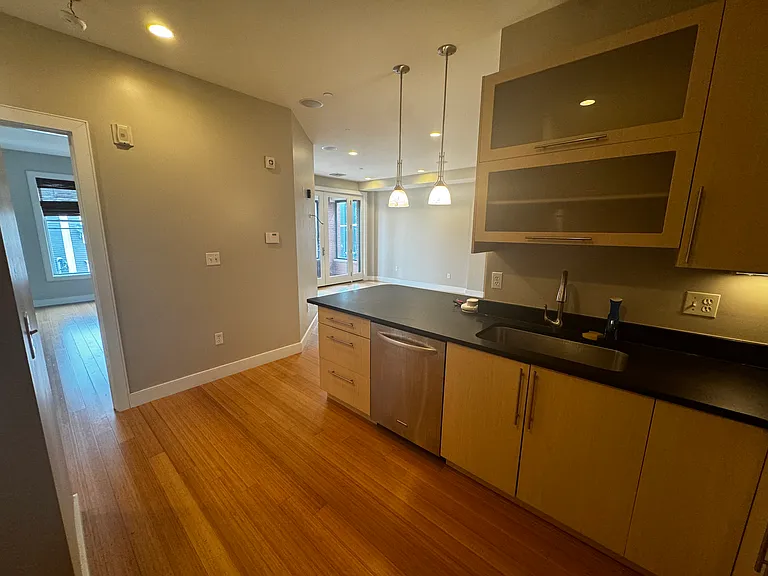 152 Old Colony Ave #15 — Photo 19