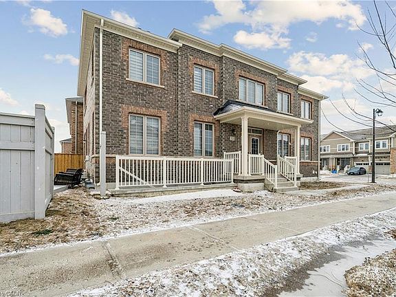 5th image of 525 Red Elm Rd