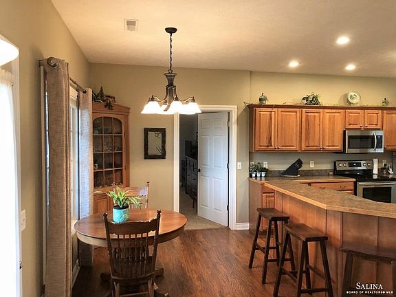 5th image of 648 Seitz Dr