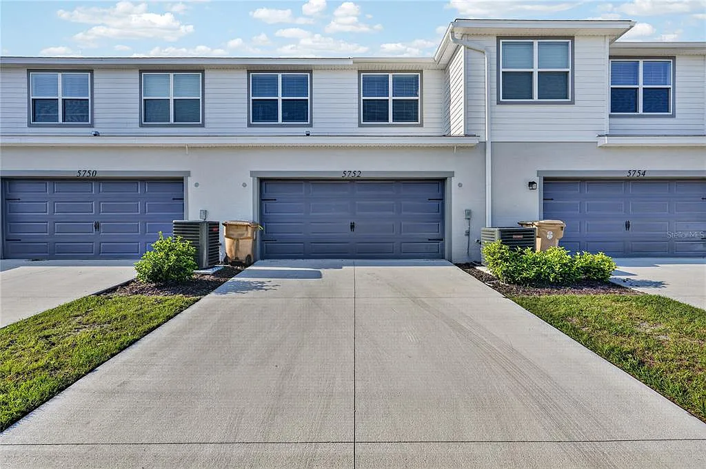 3 bed, 2.5 bath, 1700 sqft, $2,500 — Photo 3