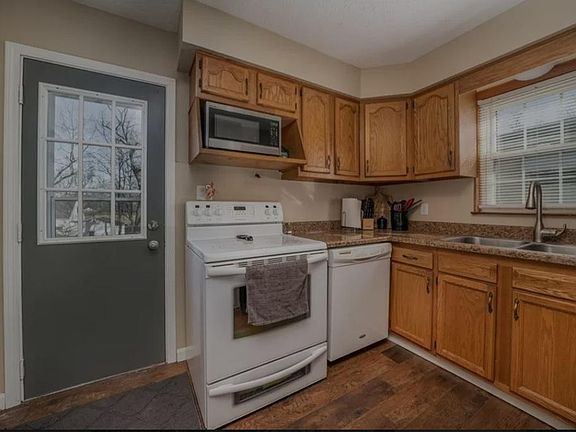 3rd image of 2665 Shelburn Ave