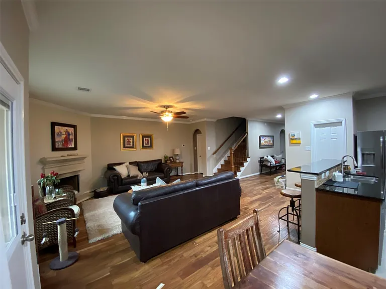 110 N Hawkhurst Cir — Photo 5