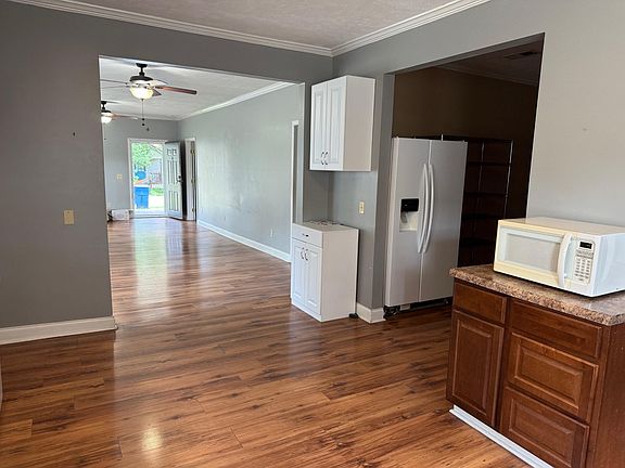 4th image of 10 Deberry St