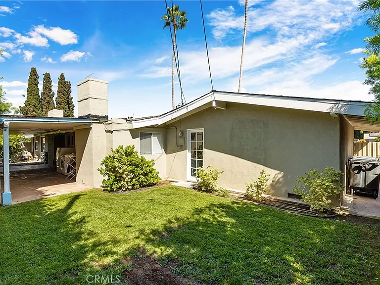 526 N Emerald Dr — Photo 33