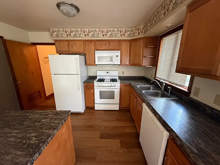 1519 Almond St SW — Photo 5
