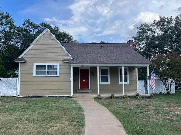 1211 S Blackburn St, Brady, TX 76825