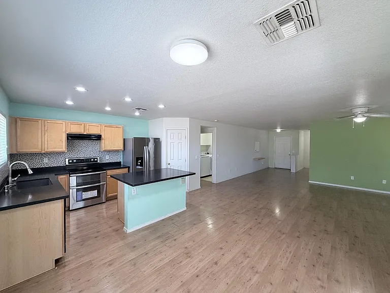 1106 S Fresno Ct — Photo 10