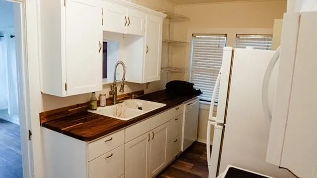 Christy Dr — Photo 15