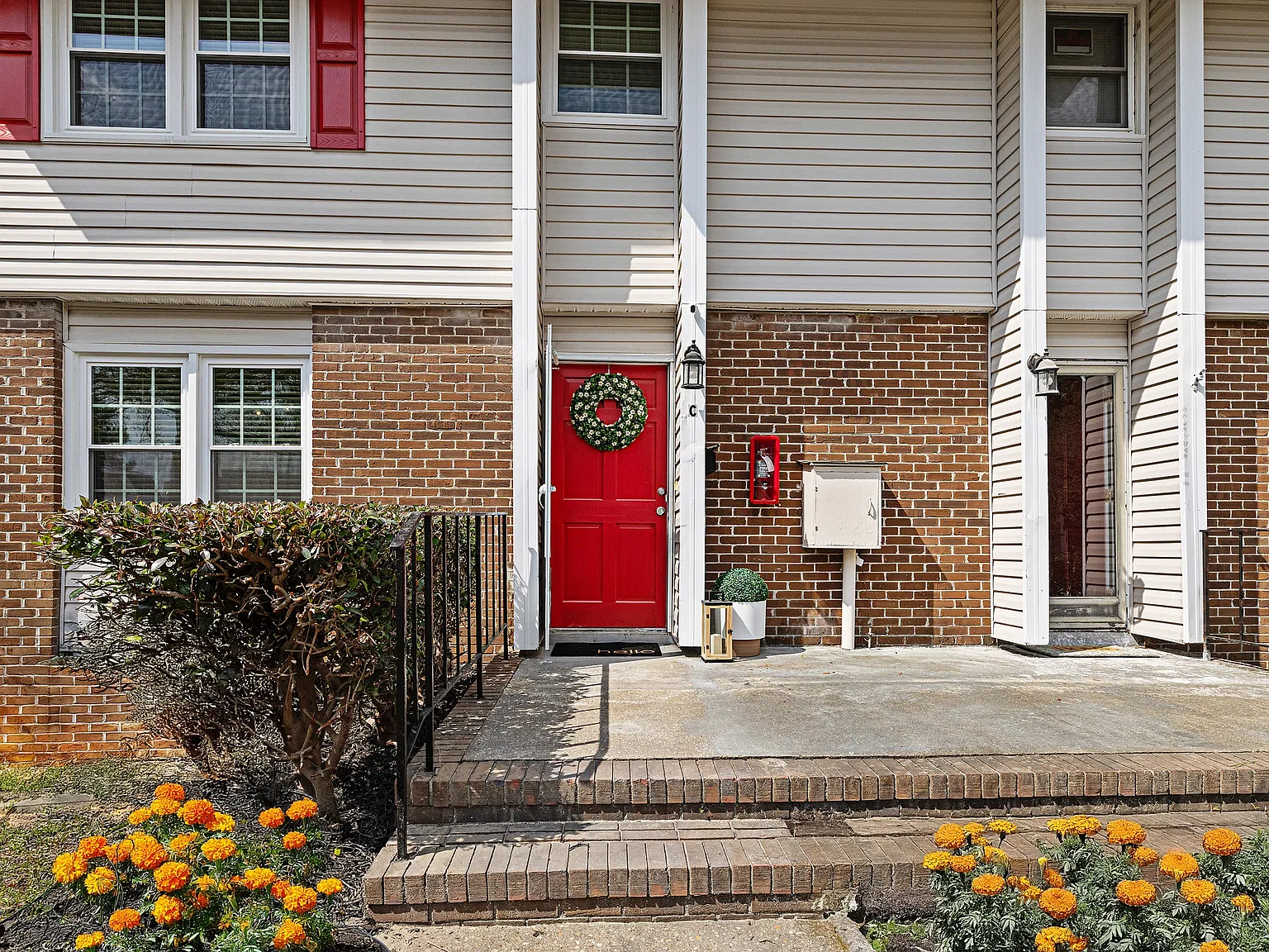 3 bed, 2.5 bath, 1452 sqft, $1,550 — Photo 1